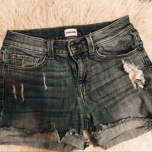 Jean Shorts || Ripped || Size 0-3